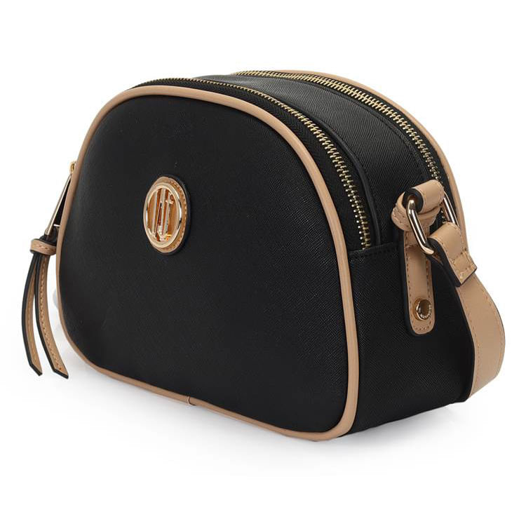 Bolsa feminina WJ 46140 preta vista lateral mostrando compartimentos e alça ajustável